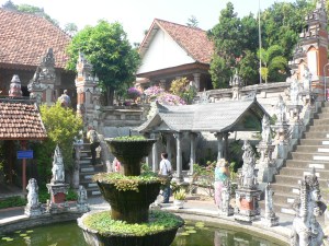 Fountain at the entrance to the temple