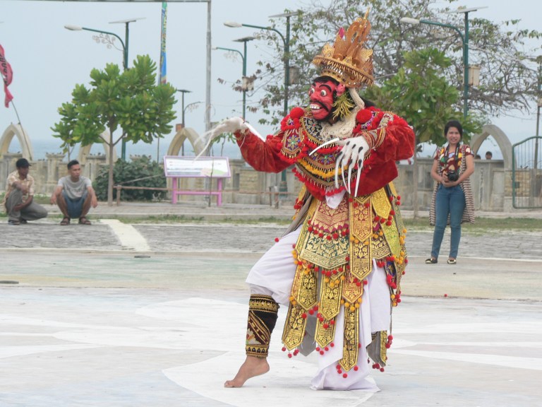 This guy probably was pretty good but the performance was a bit swamped by the large space