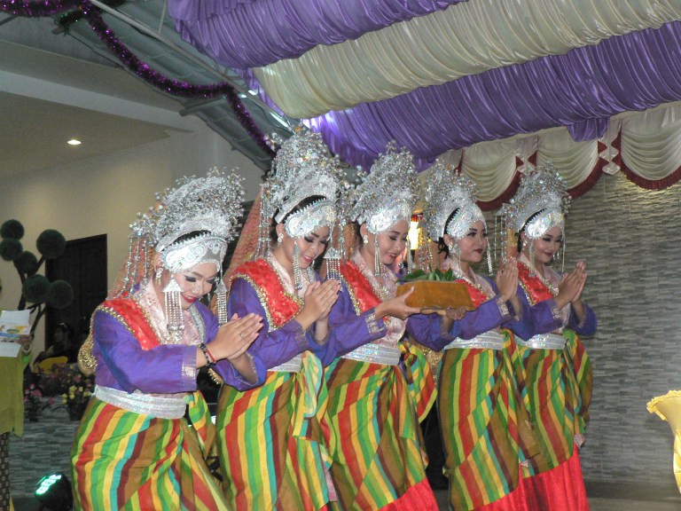 It wouldn't be an Indonesian function without the dancing girls